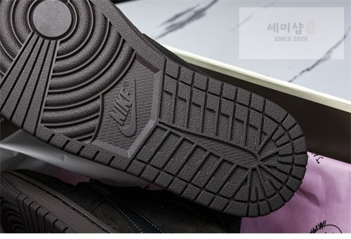 Nike 나이키 에어조던1 x 트레비스 스캇 OG SP “벨벳 브라운” 신발 6번 이미지