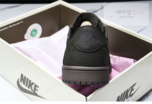 Nike 나이키 에어조던1 x 트레비스 스캇 OG SP “벨벳 브라운” 신발 7번 이미지