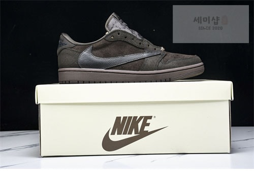 Nike 나이키 에어조던1 x 트레비스 스캇 OG SP “벨벳 브라운” 신발 34번 이미지