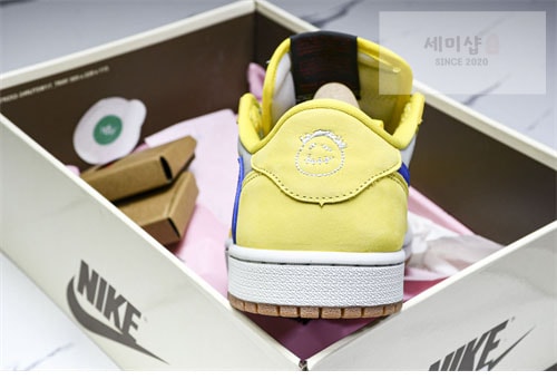 Nike 나이키 에어조던1 x 트레비스 스캇 OG WMNS “카나리” 신발 22번 이미지