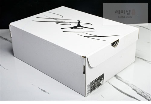 Nike 나이키 에어조던4 레트로 “화이트 썬더” 신발 27번 이미지