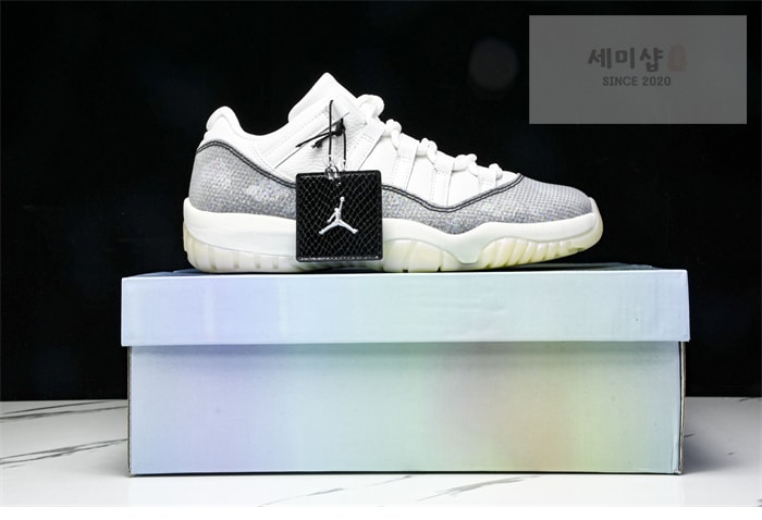 Nike 나이키 에어조던 11 로우 “Year of the Snake” 신발 22번 이미지