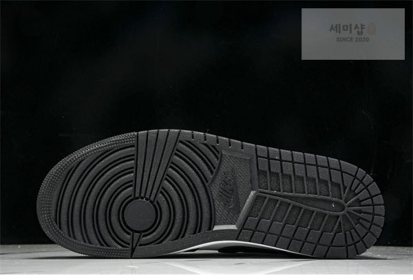Nike 나이키 에어조던 1 로우 SE “메탈릭 블랙 화이트” 신발 4번 이미지