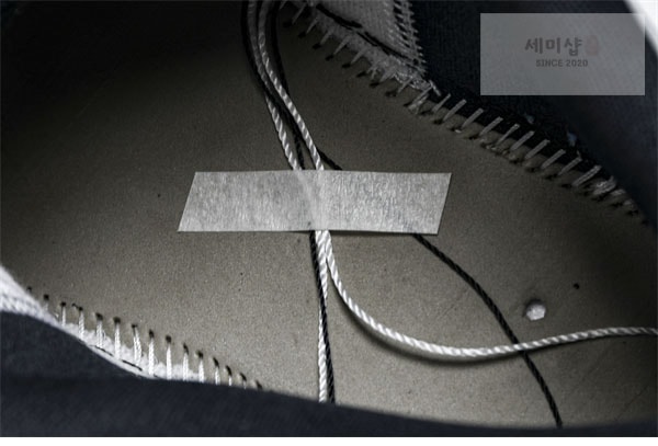 Nike 나이키 에어조던 1 로우 SE “메탈릭 블랙 화이트” 신발 21번 이미지