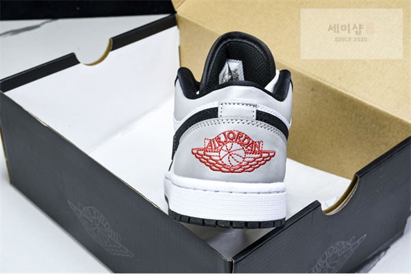 Nike 나이키 에어조던 1 로우 SE “메탈릭 블랙 화이트” 신발 16번 이미지