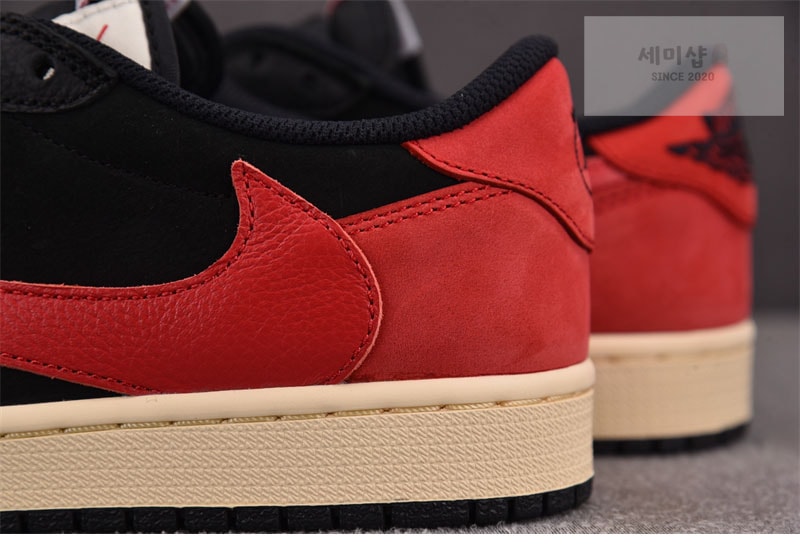 Nike 나이키 에어조던 1 x 트래비스 스캇 레트로 로우 OG 브레드 DM7866-061 신발 5번 이미지