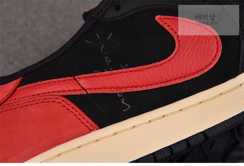 Nike 나이키 에어조던 1 x 트래비스 스캇 레트로 로우 OG 브레드 DM7866-061 신발 7번 이미지
