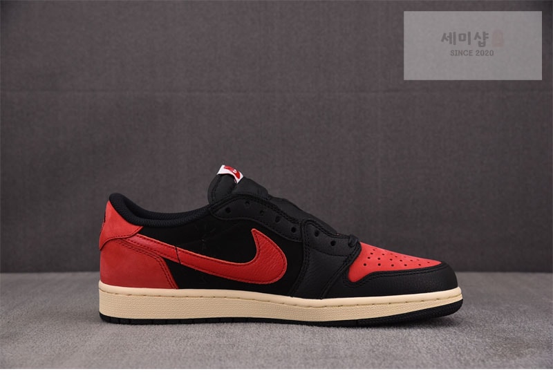 Nike 나이키 에어조던 1 x 트래비스 스캇 레트로 로우 OG 브레드 DM7866-061 신발 8번 이미지