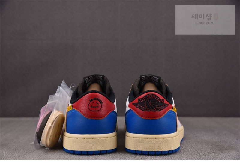 Nike 나이키 에어조던 1 x 트래비스 스캇 x 프라그먼트 레트로 로우 OG UN DM7866-111 신발 3번 이미지