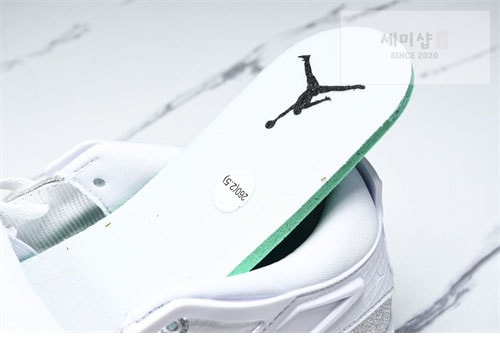 Nike 나이키 에어조던 4 RM 화이트 메탈릭 실버 신발 16번 이미지