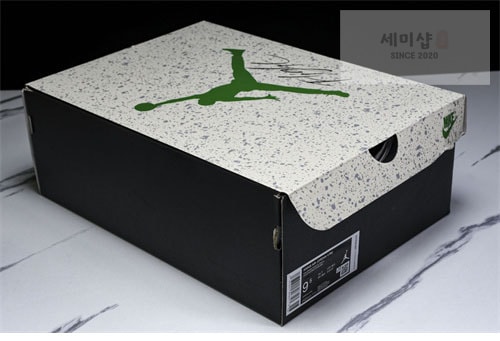 Nike 나이키 에어조던 4 RM 화이트 메탈릭 실버 신발 24번 이미지