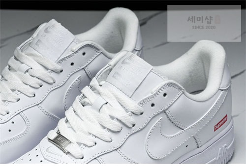 Nike 나이키 에어포스1 x 슈프림 로우 화이트 신발 3번 이미지