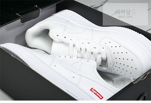 Nike 나이키 에어포스1 x 슈프림 로우 화이트 신발 31번 이미지