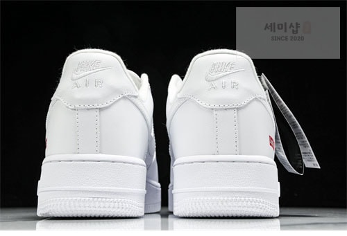 Nike 나이키 에어포스1 x 슈프림 로우 화이트 신발 11번 이미지