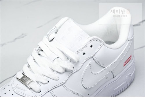 Nike 나이키 에어포스1 x 슈프림 로우 화이트 신발 20번 이미지