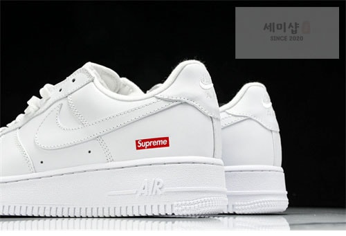 Nike 나이키 에어포스1 x 슈프림 로우 화이트 신발 28번 이미지
