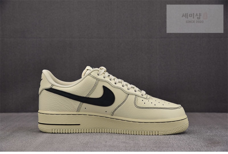 나이키 나이키 에어포스 1 로우 07 LV8 라이트 카키 블랙 HQ2037-200 신발 10번 이미지