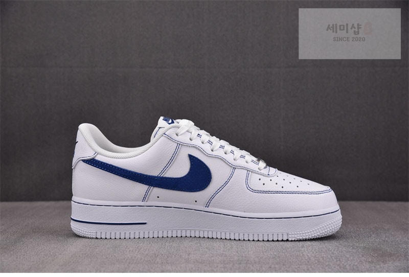 나이키 나이키 에어포스 1 로우 07 LV8 화이트 딥 로얄 블루 HQ2037-100 신발 13번 이미지