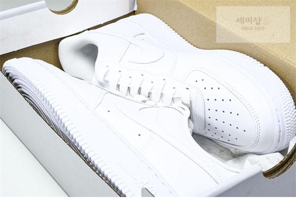 Nike 나이키 에어포스 1 ’07 로우 프레쉬 포톤 더스트 신발 28번 이미지