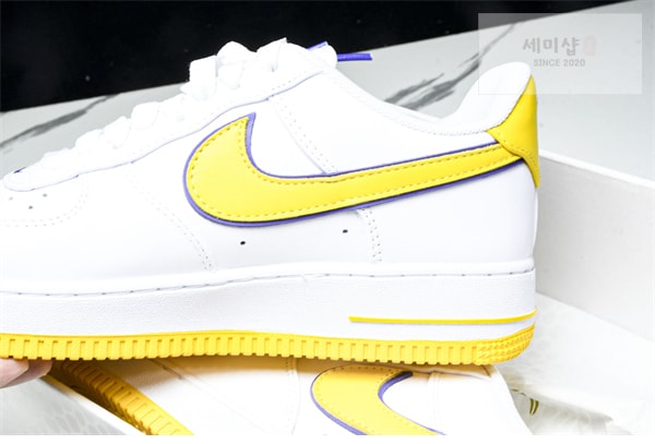Nike 나이키 에어포스 1 x 코비 브라이언트 로우 레트로 QS 신발 31번 이미지