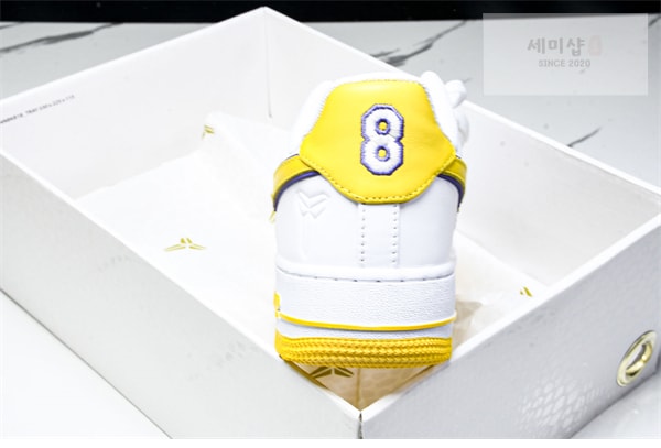 Nike 나이키 에어포스 1 x 코비 브라이언트 로우 레트로 QS 신발 4번 이미지