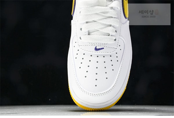 Nike 나이키 에어포스 1 x 코비 브라이언트 로우 레트로 QS 신발 9번 이미지
