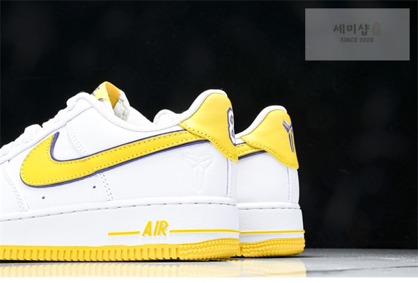 Nike 나이키 에어포스 1 x 코비 브라이언트 로우 레트로 QS 신발 10번 이미지