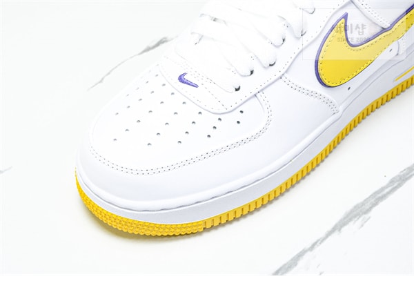 Nike 나이키 에어포스 1 x 코비 브라이언트 로우 레트로 QS 신발 11번 이미지