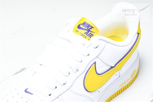 Nike 나이키 에어포스 1 x 코비 브라이언트 로우 레트로 QS 신발 12번 이미지