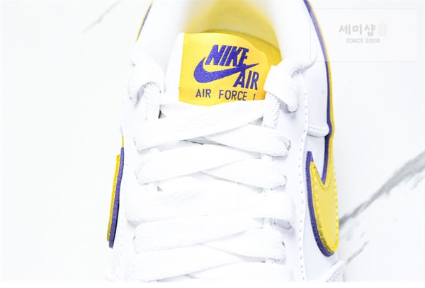 Nike 나이키 에어포스 1 x 코비 브라이언트 로우 레트로 QS 신발 13번 이미지