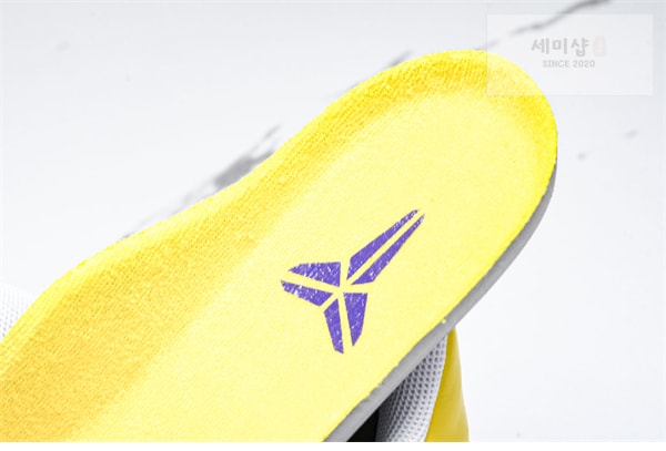 Nike 나이키 에어포스 1 x 코비 브라이언트 로우 레트로 QS 신발 16번 이미지