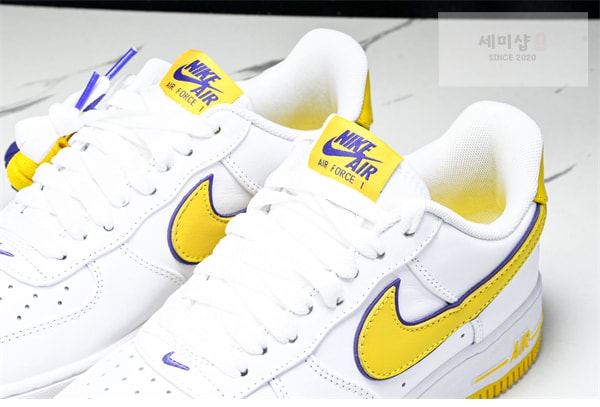 Nike 나이키 에어포스 1 x 코비 브라이언트 로우 레트로 QS 신발 23번 이미지