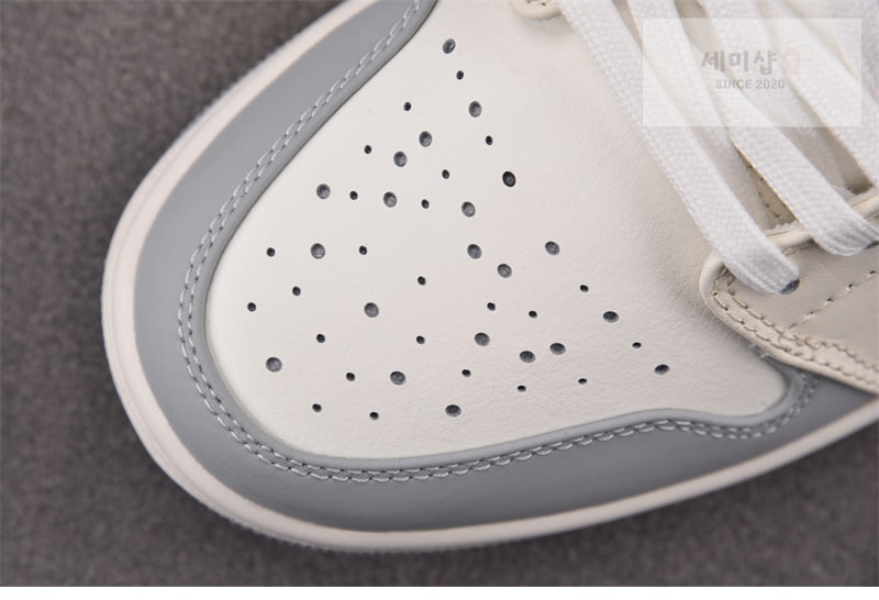 Nike 나이키 에어 조던 1 로우 우먼스 세일 소프트 펄 IH7323-100 신발 7번 이미지