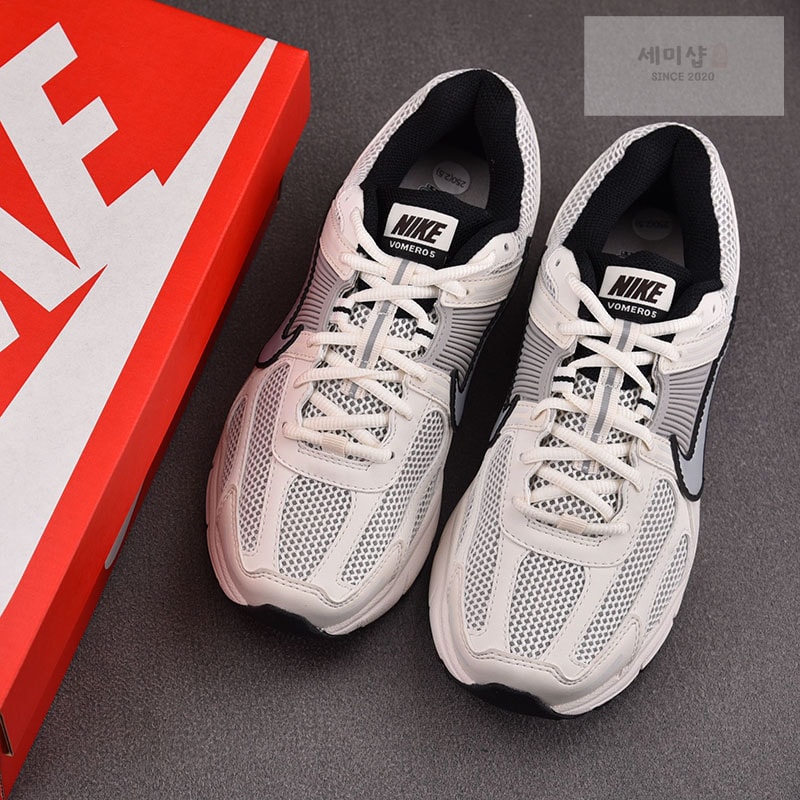 Nike 나이키 에어 줌 보메로 5 신발 1번 이미지