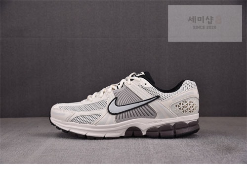 Nike 나이키 에어 줌 보메로 5 신발 2번 이미지
