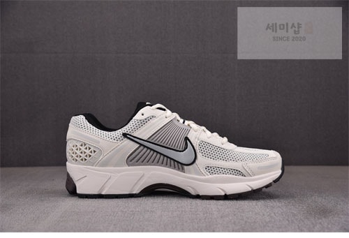 Nike 나이키 에어 줌 보메로 5 신발 3번 이미지