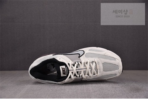 Nike 나이키 에어 줌 보메로 5 신발 4번 이미지
