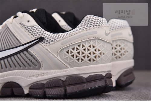 Nike 나이키 에어 줌 보메로 5 신발 5번 이미지