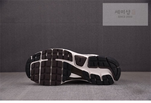 Nike 나이키 에어 줌 보메로 5 신발 7번 이미지