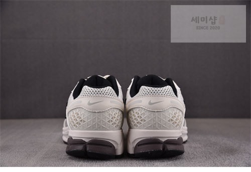 Nike 나이키 에어 줌 보메로 5 신발 8번 이미지