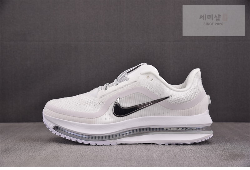 Nike 나이키 에어 줌 페가수스 프리미엄 화이트 메탈릭 실버 HQ2592-102 신발 2번 이미지