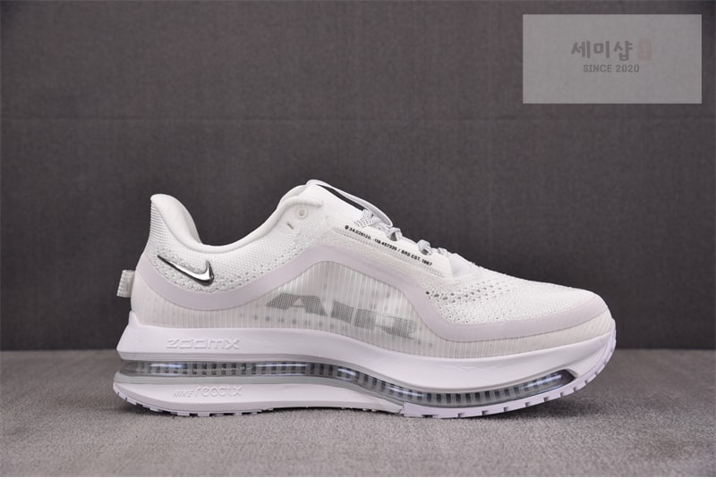 Nike 나이키 에어 줌 페가수스 프리미엄 화이트 메탈릭 실버 HQ2592-102 신발 3번 이미지