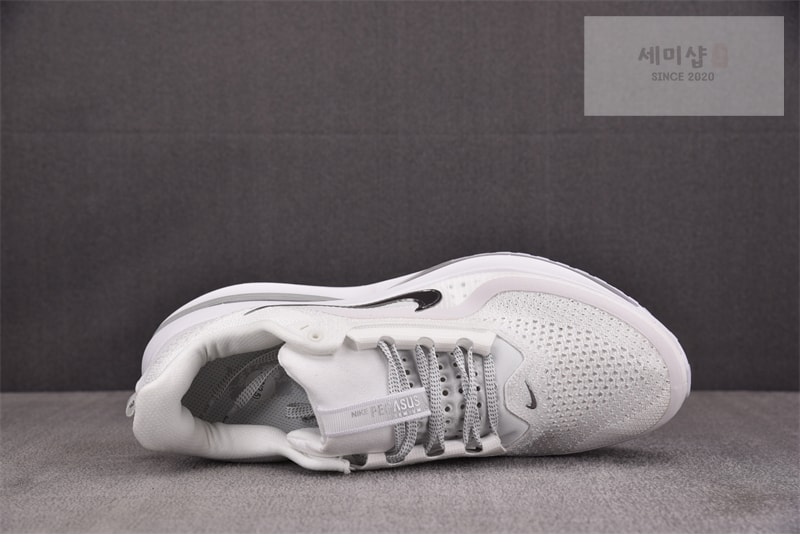 Nike 나이키 에어 줌 페가수스 프리미엄 화이트 메탈릭 실버 HQ2592-102 신발 4번 이미지
