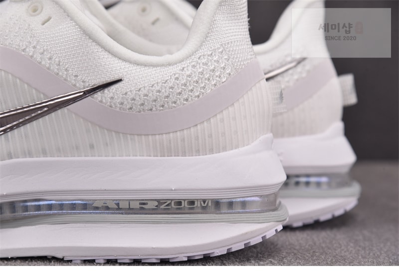 Nike 나이키 에어 줌 페가수스 프리미엄 화이트 메탈릭 실버 HQ2592-102 신발 12번 이미지