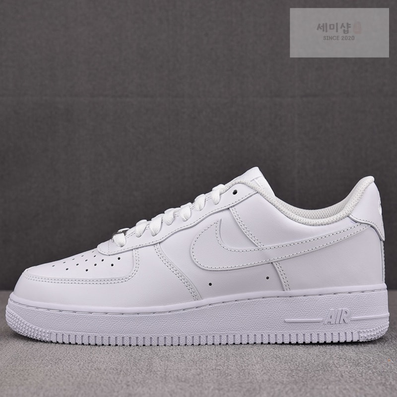 Nike 나이키 에어 포스 1 ’07 로우 화이트 CW2288-111 신발 1번 이미지