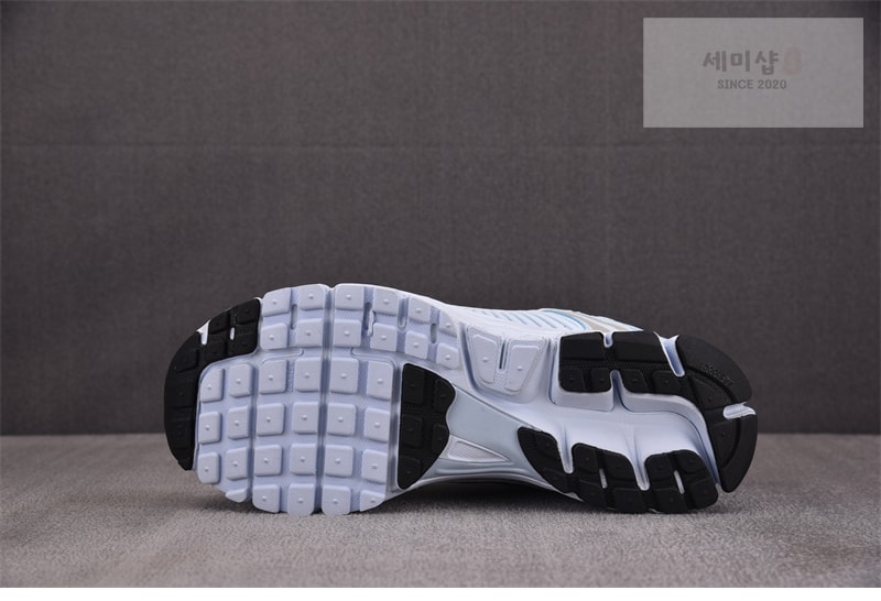 Nike 나이키 줌 보메로 5 블루 틴트 FJ2028-401 신발 5번 이미지