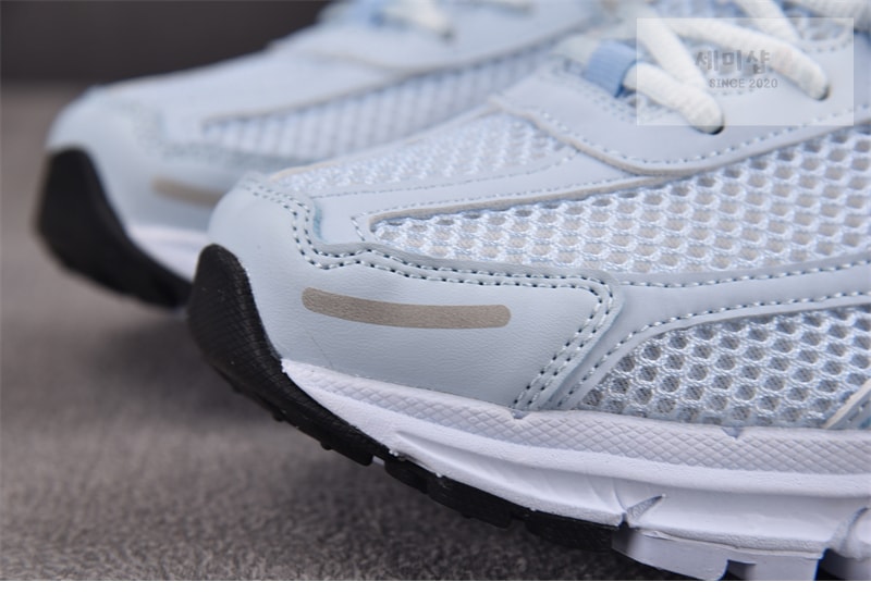 Nike 나이키 줌 보메로 5 블루 틴트 FJ2028-401 신발 11번 이미지