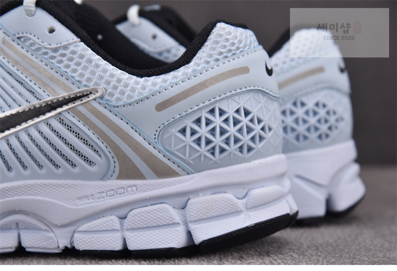 Nike 나이키 줌 보메로 5 블루 틴트 FJ2028-401 신발 13번 이미지
