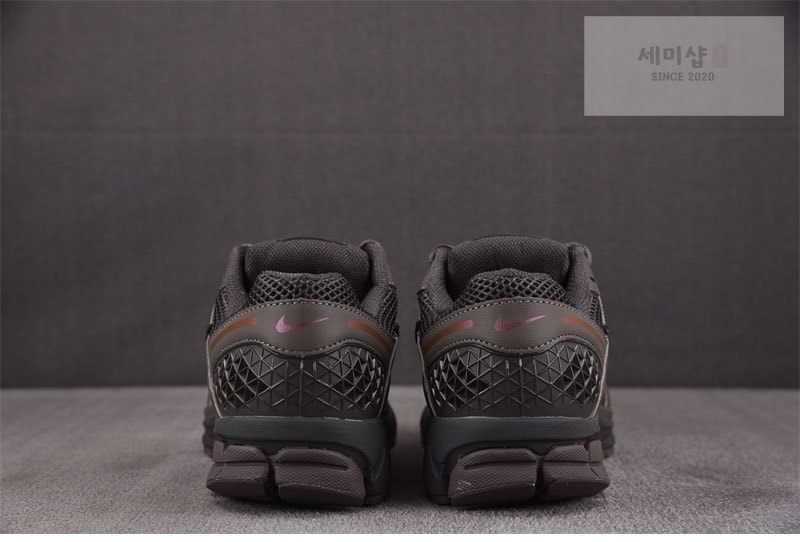 Nike 나이키 줌 보메로 5 케이브 스톤 HF5493-201 신발 14번 이미지