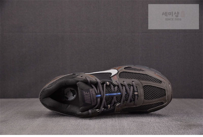 Nike 나이키 줌 보메로 5 케이브 스톤 HF5493-201 신발 12번 이미지